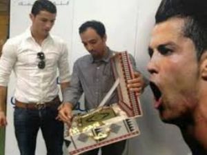 Ronaldo'ya Kur'an-ı Kerim verildi