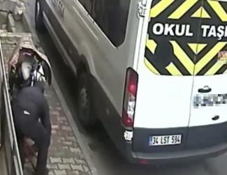 (Özel) Eyüpsultan´da motosiklet hırsızının pes dedirten rahatlığı kamerada