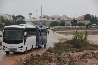 Mahkumlar nehre dönen cezaevi yolunda kaldı
