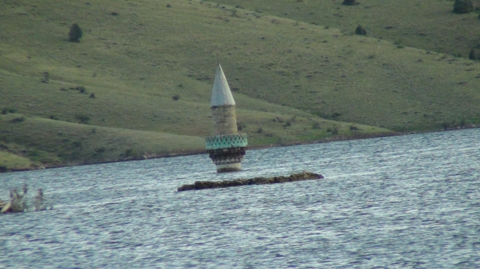 Kars’ta köy sular altında, minare dışarıda kaldı