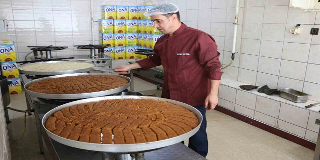 Diyarbakır’da tatlılar kurban bayramı için hazırlanıyor