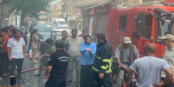 Fatih Caddesi’ndeki Yangına Muhtarlıktan Etkili ve Hızlı Müdahale