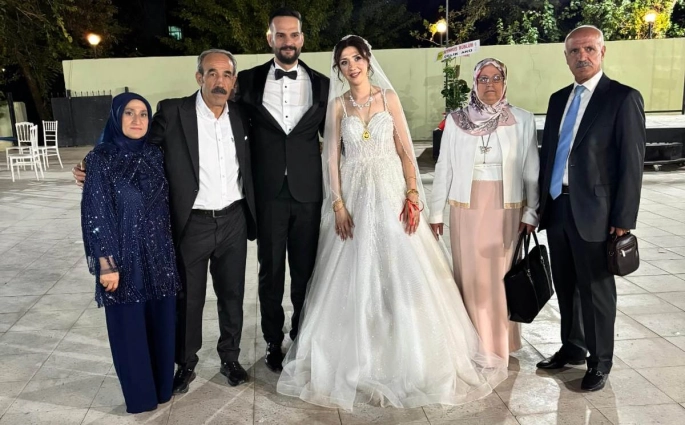 Feyza Tekidi, Yılmaz Atalay ile dünyaevine girdi