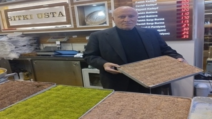 Meşhur Kadayıfçı Sıtkı Usta’dan Mübarek Berat Kandili Mesajı