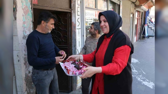 Muradiye Mahallesi'nin "Muhtar Anası" Dilek Demir Gönüllere Dokunuyor