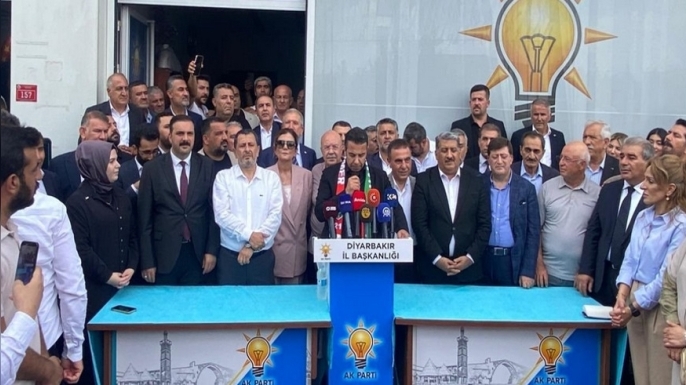 Türkiye yüzyılı’na Yürüyoruz AK Parti Diyarbakır İl Başkanı Hamit Sümer “Malazgirt’ten 30 Ağustos’a, Türkiye Yüzyılı’na yürüyoruz” dedi.