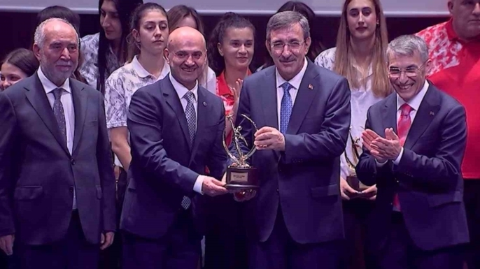 Diyarbakır’ın lezzet durağı Sıtkı Usta ailesine ‘Spora katkı ödülü’