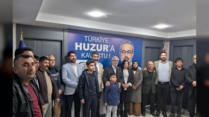 Bayramlaşma Programında Huzur Partisi’ne Katılım: Ramazan Kılıç’a Rozet Takdim Edildi