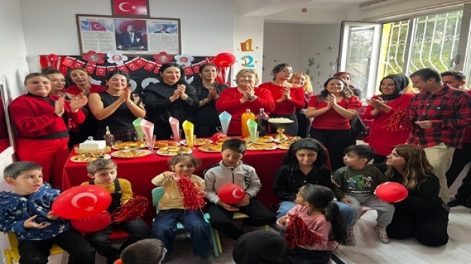 Özel çocuklar, veliler ve öğretmenler 29 Ekim Cumhuriyet Bayramı’nı erken kutladı