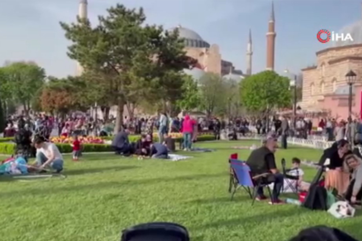 Ayasofya-i Kebir Camii Şerifi'ne ziyaretçi akını