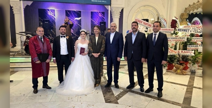 İş Dünyası ve Siyaseti Buluşturan Düğün: Yıldırım ve Balıkçı Ailesinin Mutlu Günü