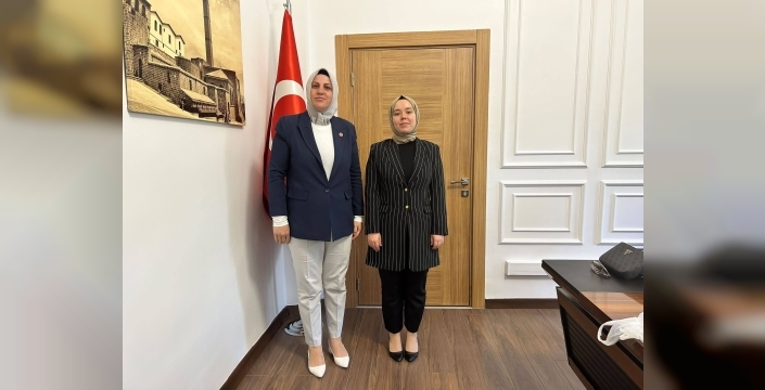 Muradiye Mahallesi Muhtarı Dilek Demir'den Vali Yardımcısı Hatice Cemre İncesu'ya Ziyaret